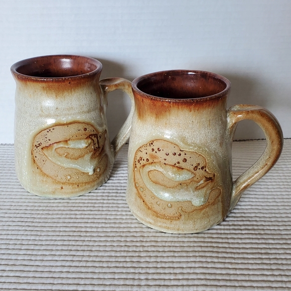 2 Handmade Pottered Mugs Vintage Pottery Brown Beige Signed 16oz - Picture 1 of 7